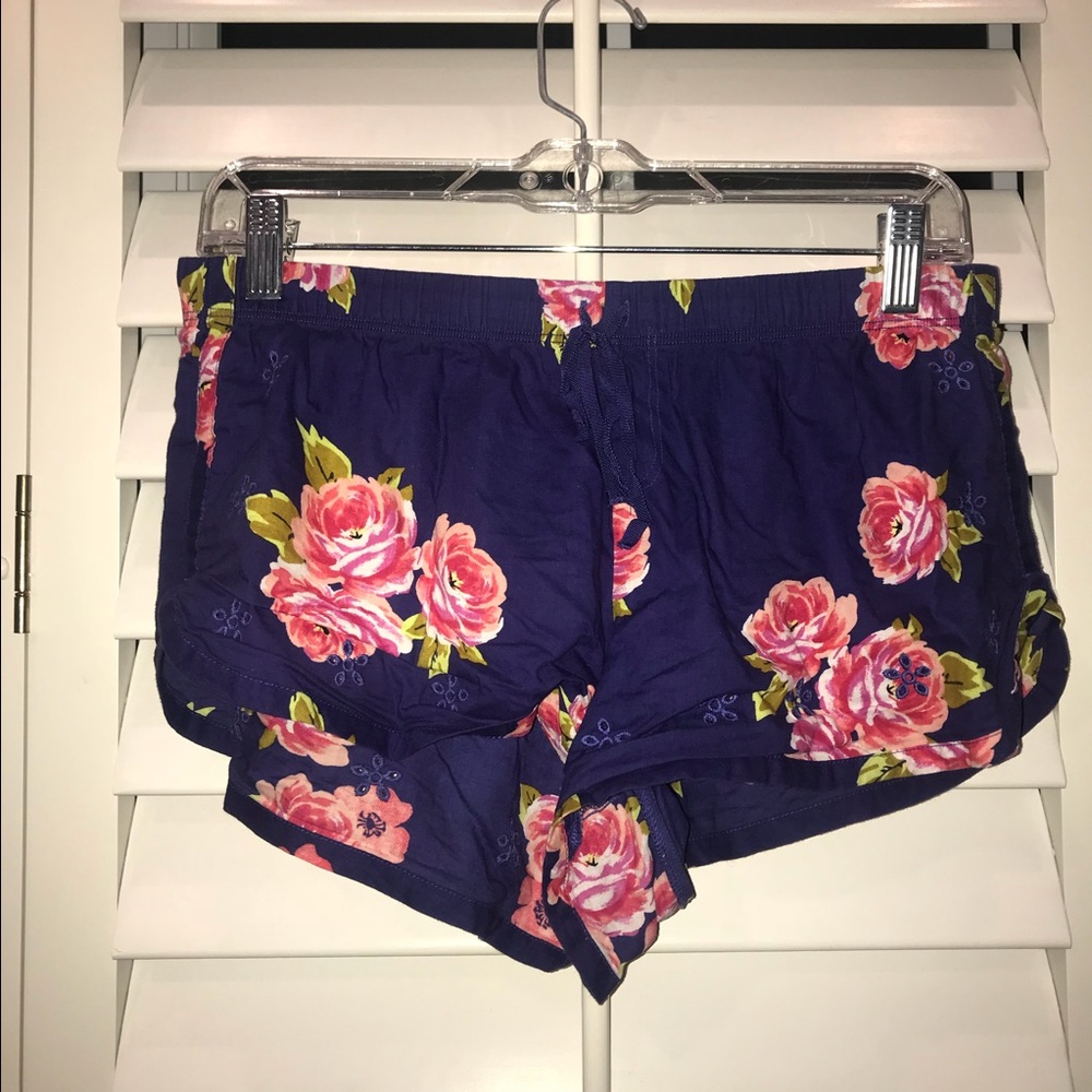 • PINK floral shorts 💜❤️ •